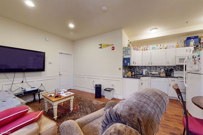 Foto del edificio - 3 br, 3 bath 4plex - 1700 CECIL B MOORE AV...