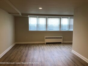 Building Photo - 320 8th Ave