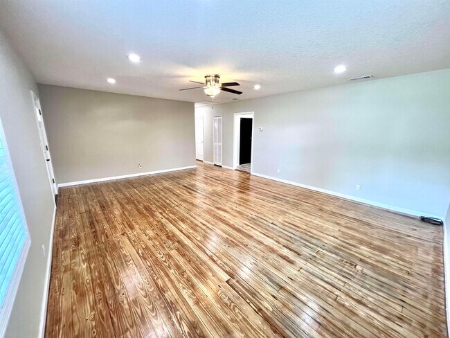 Foto del edificio - 804 W 2nd St