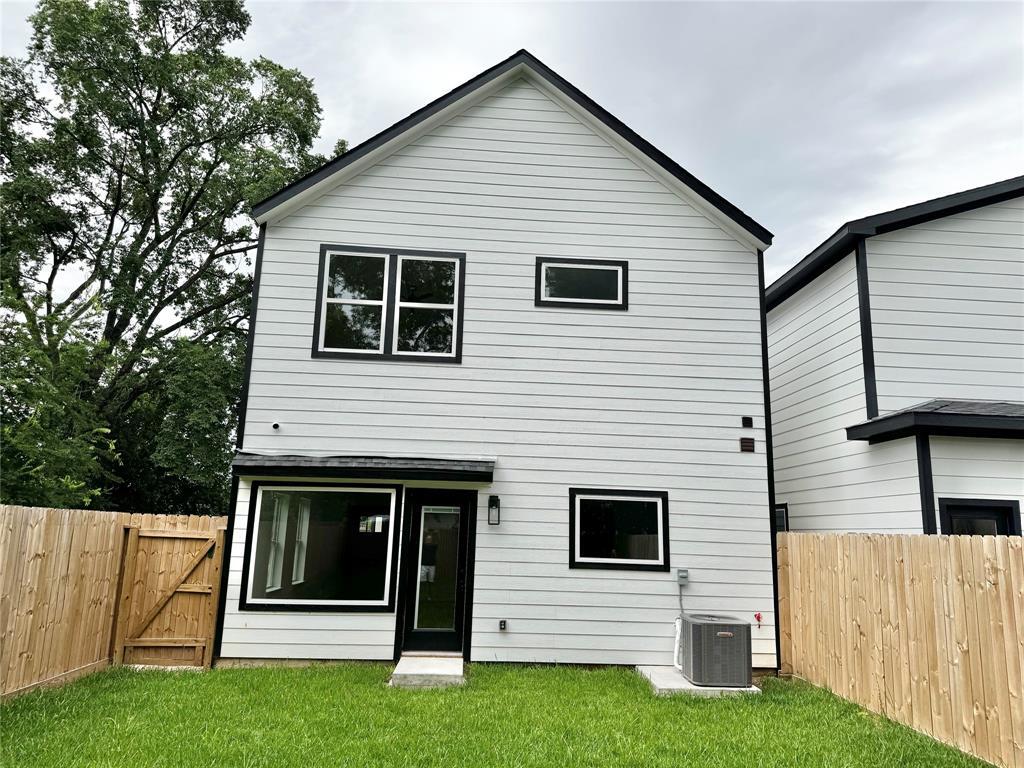 Primary Photo - 2328 Wavell St