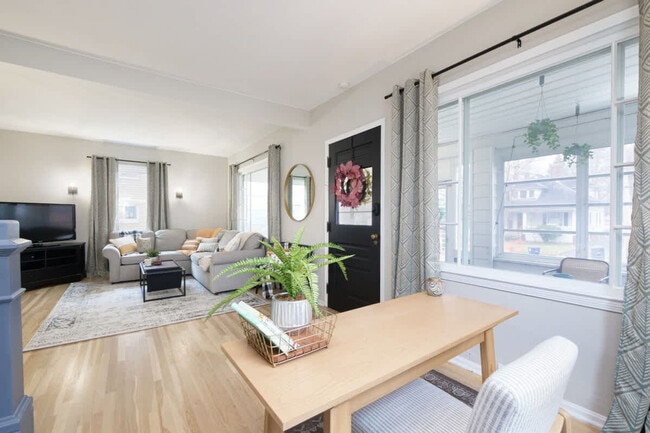 Building Photo - 713 Crosby St