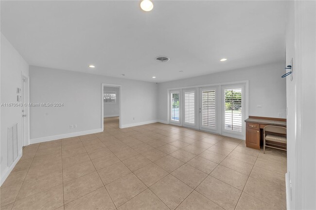 Building Photo - 7460 Twin Sabal Dr