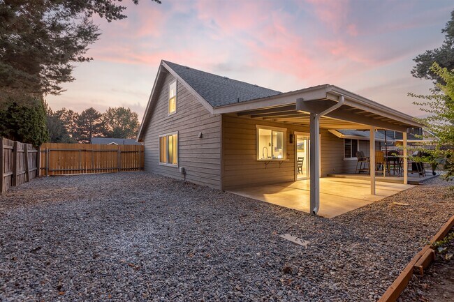 Foto del edificio - 714 N Beachwood St