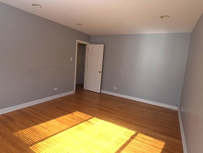 Foto del edificio - 2038 W Jarvis Ave