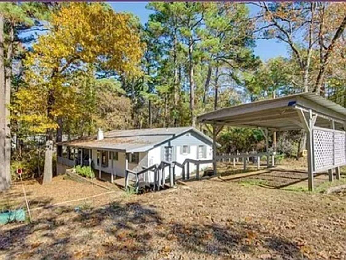 Primary Photo - Breathtaking Lake View Retreat with Modern...