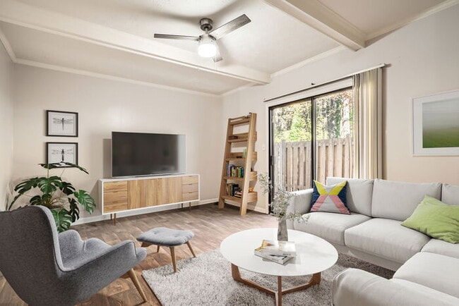 Building Photo - Charming 2-Bedroom Town Home for Rent in M...