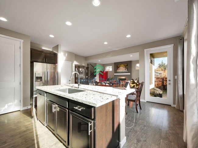 Building Photo - Gorgeous 3 Bed & 2.5 Bath Single Family House For Rent!