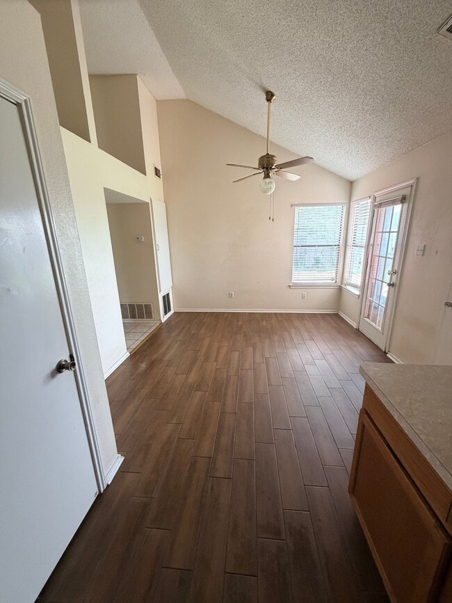 Building Photo - 1311 Petunia Dr