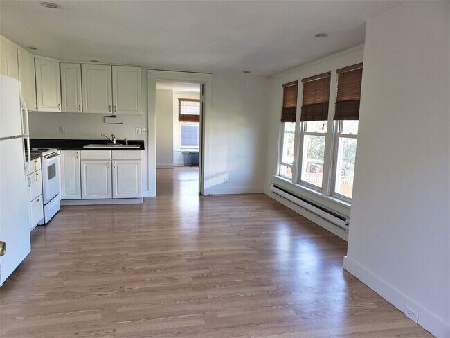 Photo - 5833 Woodlawn Ave N House