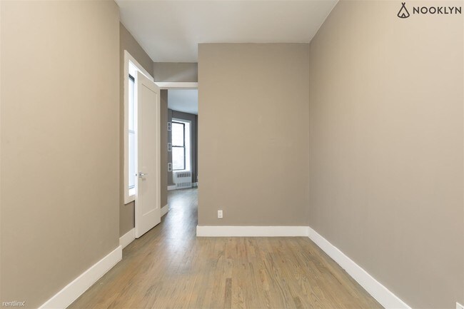 Foto del edificio - 1 br, 1 bath  - 102 E 116th St