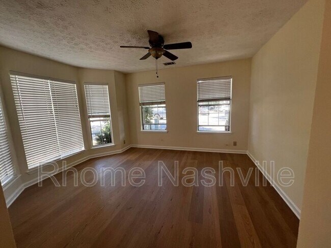 Foto del edificio - 512 Kendall Ct