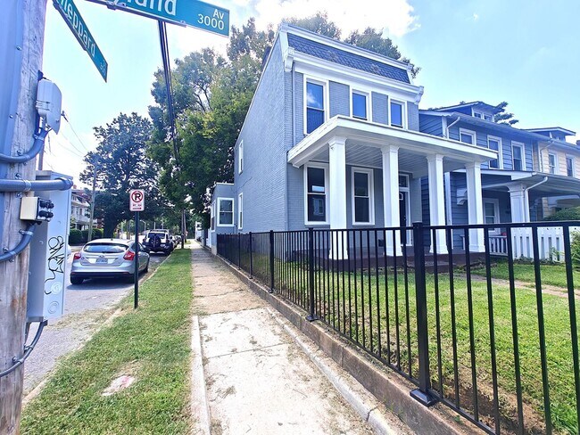 Foto del edificio - 3 bedroom home at Garland and S Sheppard