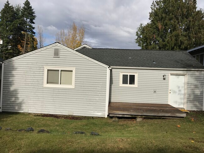 Back of the house - 907 N 30th St