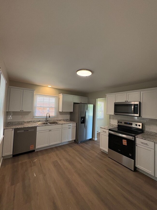 Building Photo - Completely Upgraded 3 Bedroom Single Family Home