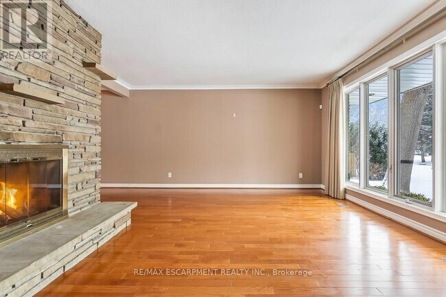 Photo du bâtiment - 1520 Camelford Rd