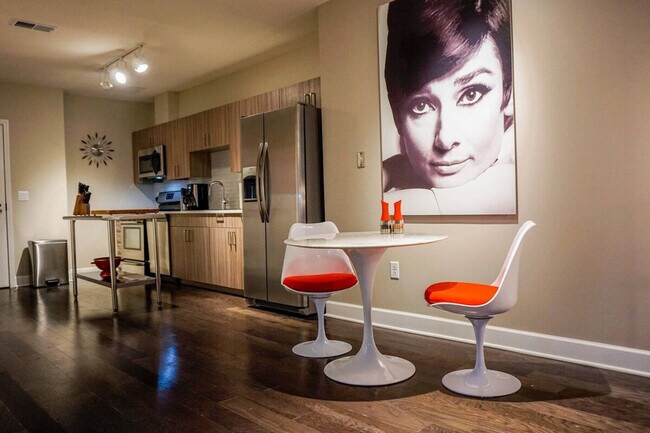 Foto del edificio - 256 E Main St