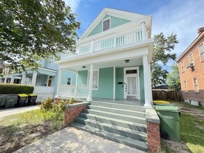 Building Photo - 313 W 33rd St