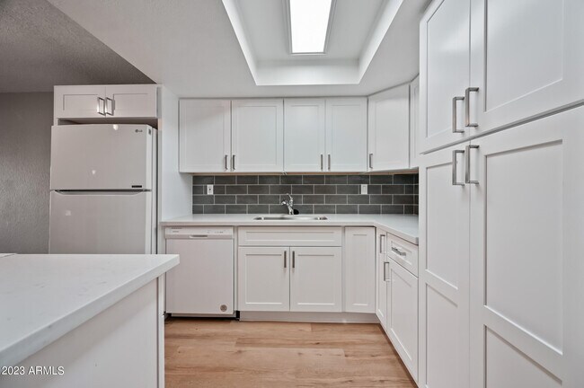 Building Photo - 11044 N 28th Dr
