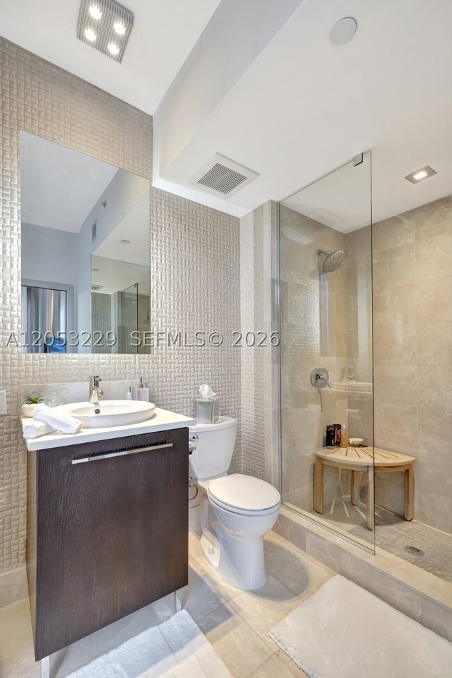 Building Photo - 17121 Collins Ave