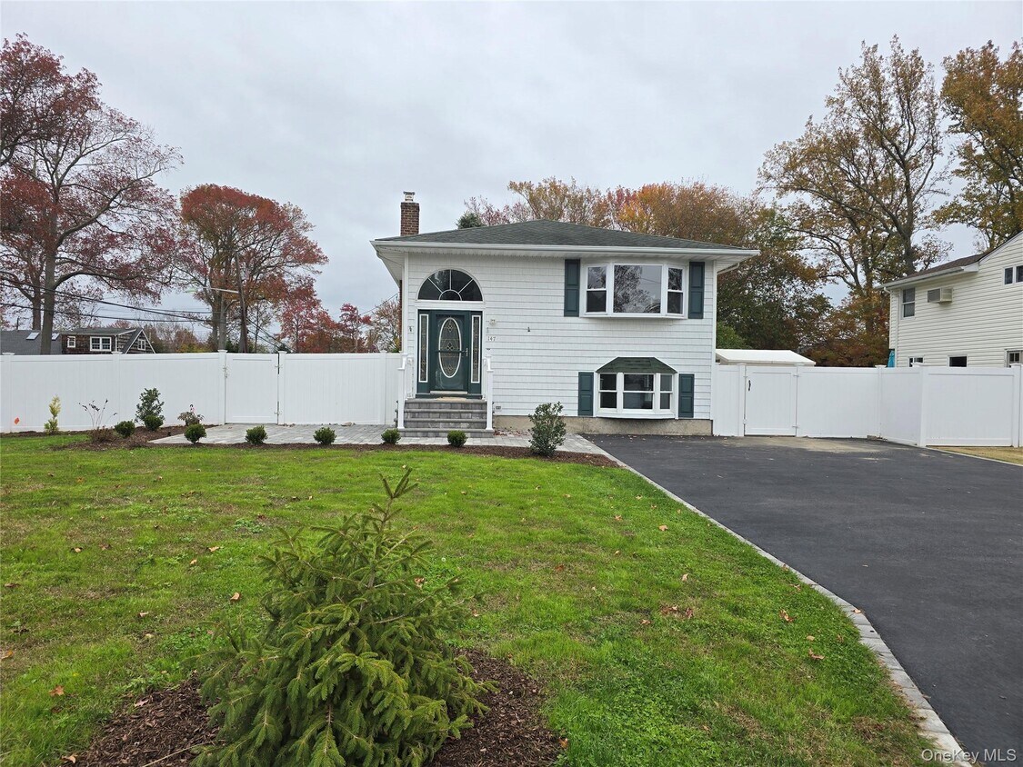 Foto principal - 147 Connetquot Rd