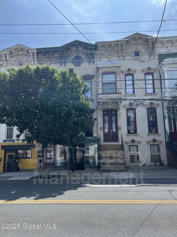 Foto del edificio - 292 Lark St