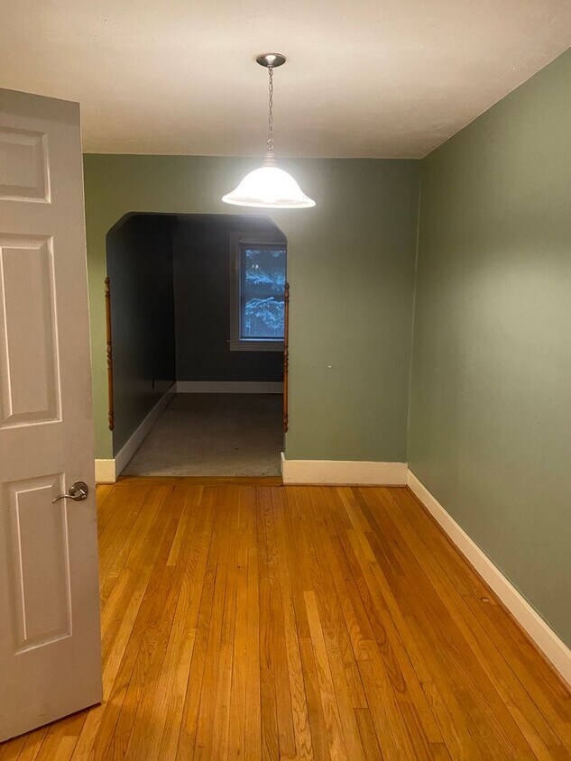 19 Scott St Unit Upper, Monroe, MI 48161 Room for Rent in Monroe, MI