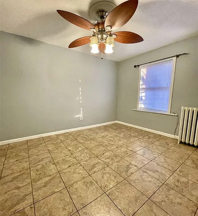 Dormitorio tamaño queen - 487 Mercer St