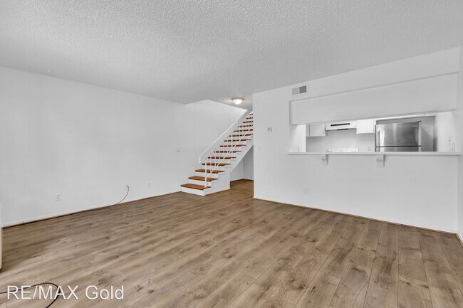 Building Photo - 2 br, 1.5 bath House - 974 Adrian Way