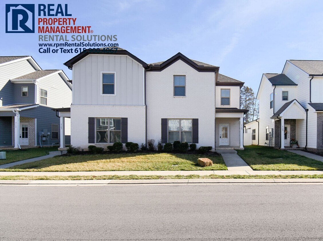 Primary Photo - * PENDING* 3 bedroom 2.5 bath home with at...