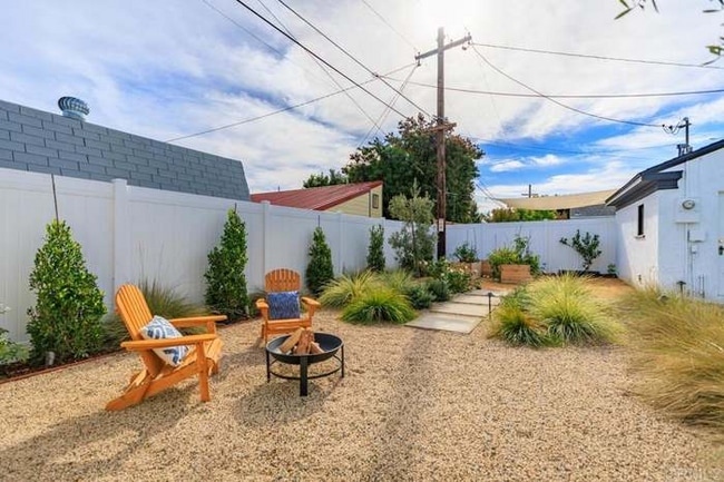 Building Photo - 4657 Lenore Dr