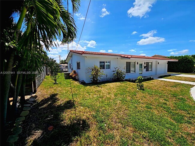 Foto del edificio - 1430 NE 53rd Ct