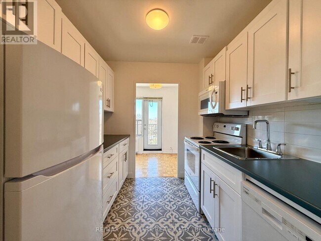 Photo du bâtiment - 28 Upper Canada Dr