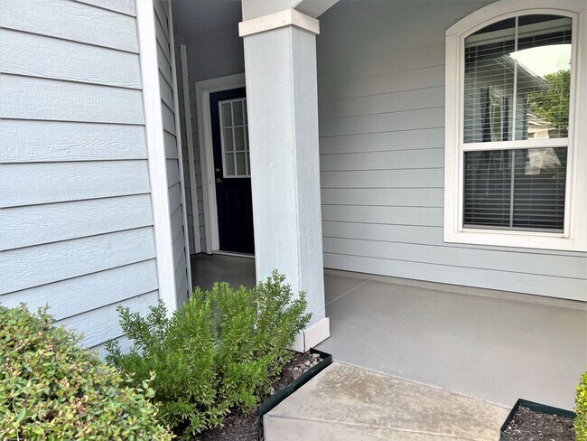 Building Photo - Welcome Home to 337 Portsmouth Drive! Unfu...