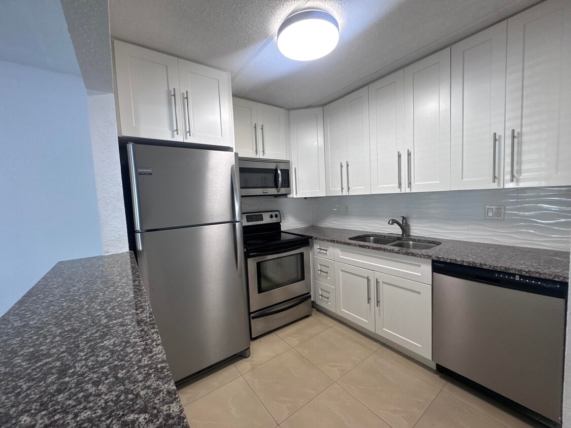 Foto principal - 2100 Springdale Blvd