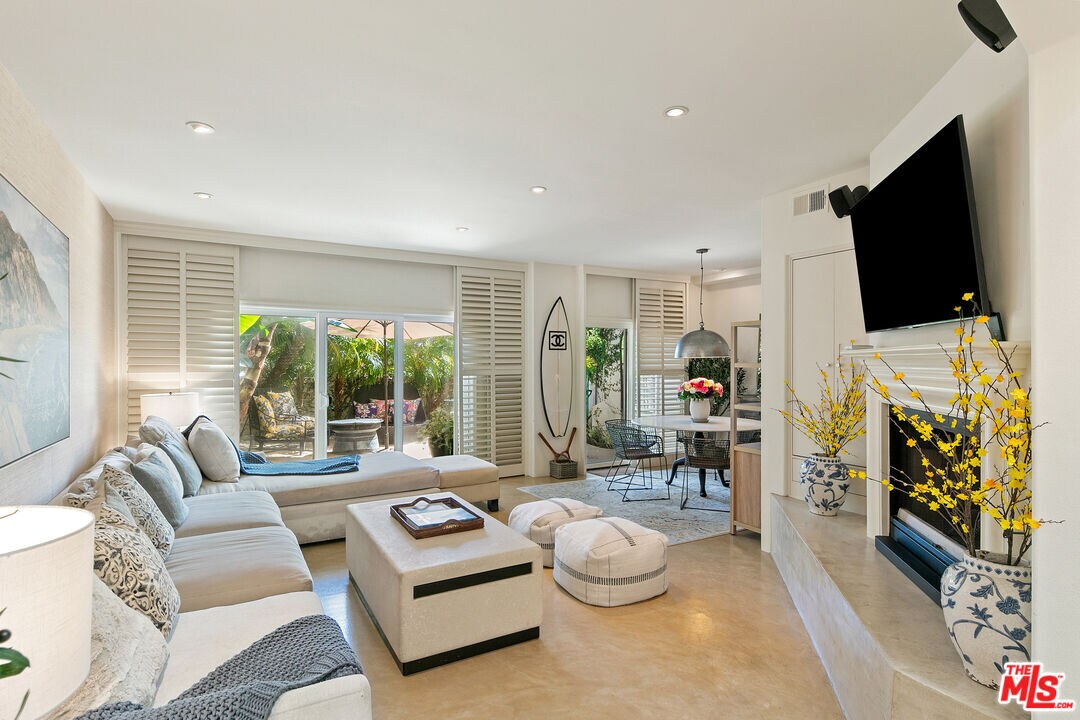 Foto principal - 6435 Zumirez Dr