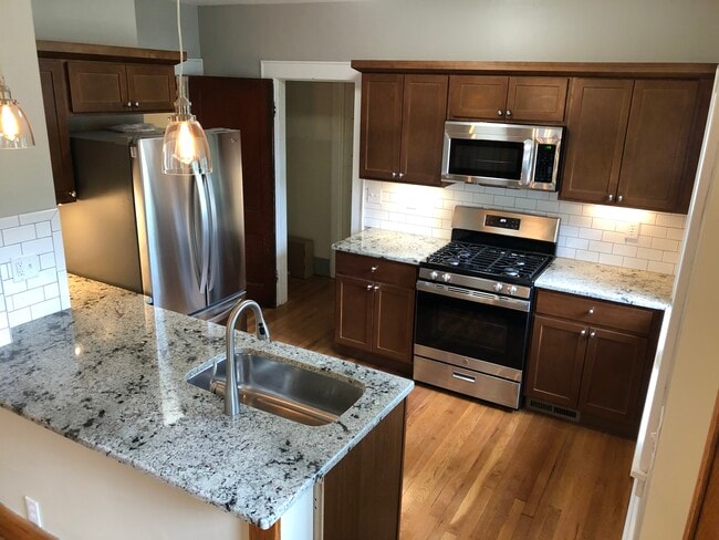 Building Photo - 400 Broad St