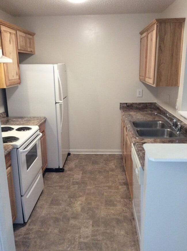 Building Photo - Charming 2-Bedroom, 2-Bath Duplex with Garage