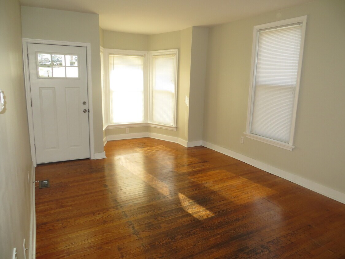 Foto principal - 117 N Main St