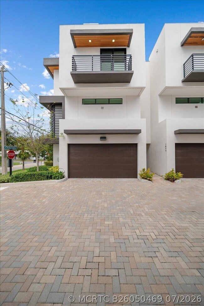 Foto del edificio - 1052 N Victoria Park Rd