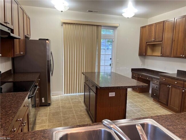 Building Photo - 5205 Bathley Pl