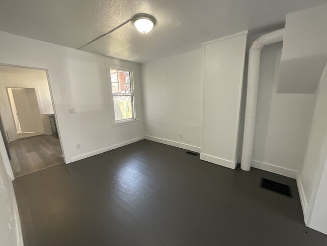 Building Photo - 208 Liberty Ct