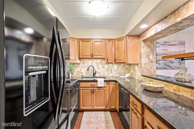 Building Photo - Studio, 1 bath Condo - 5 Bayard Rd Apt 421