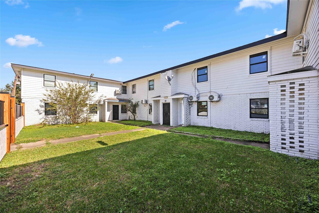 Primary Photo - 6811 Del Rio St