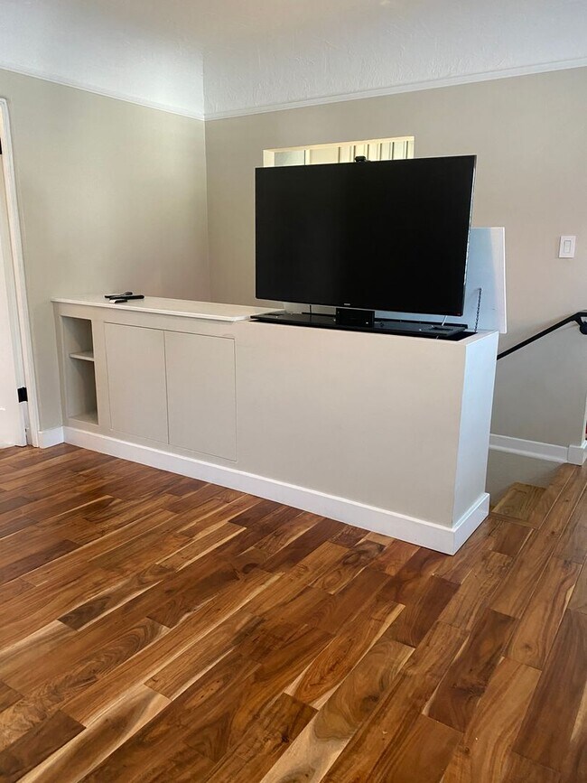 Foto del edificio - Elegant, Multilevel 3 Bedroom 2 Bathroom in Hillcrest / North Park with Outdoor Space