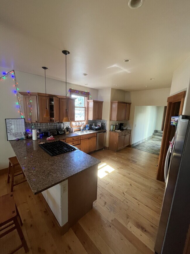 Foto del edificio - Shared living – Private room and bathroom in downtown Carbondale home