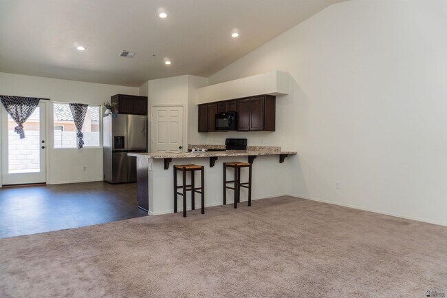 Foto del edificio - 7352 E 38th St
