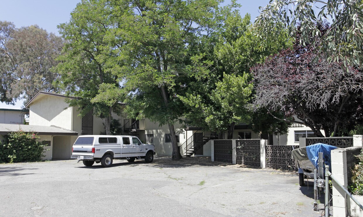 Primary Photo - 3865 Almond Ave