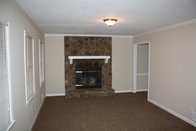 Building Photo - 155 Beatrice St