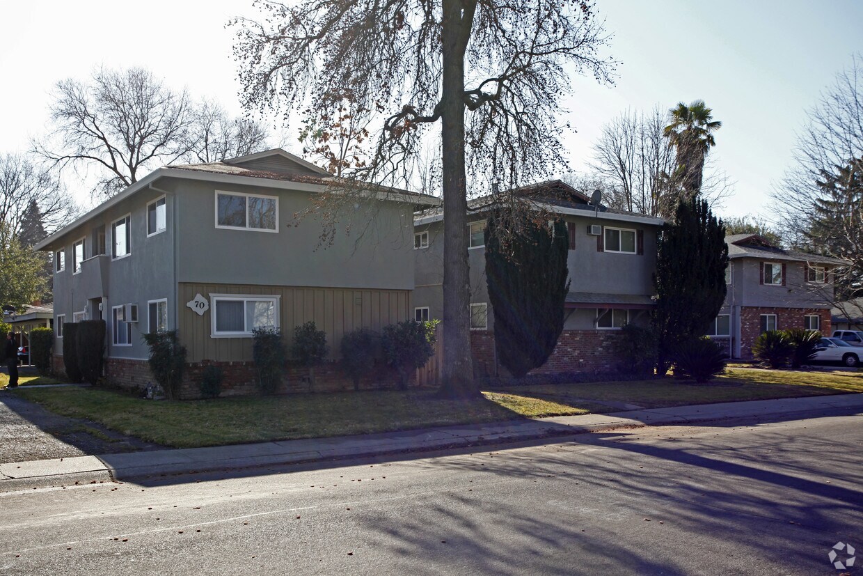 Building Photo - Palm Court Apartments