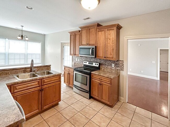 Building Photo - 136 Meadow Ridge Dr